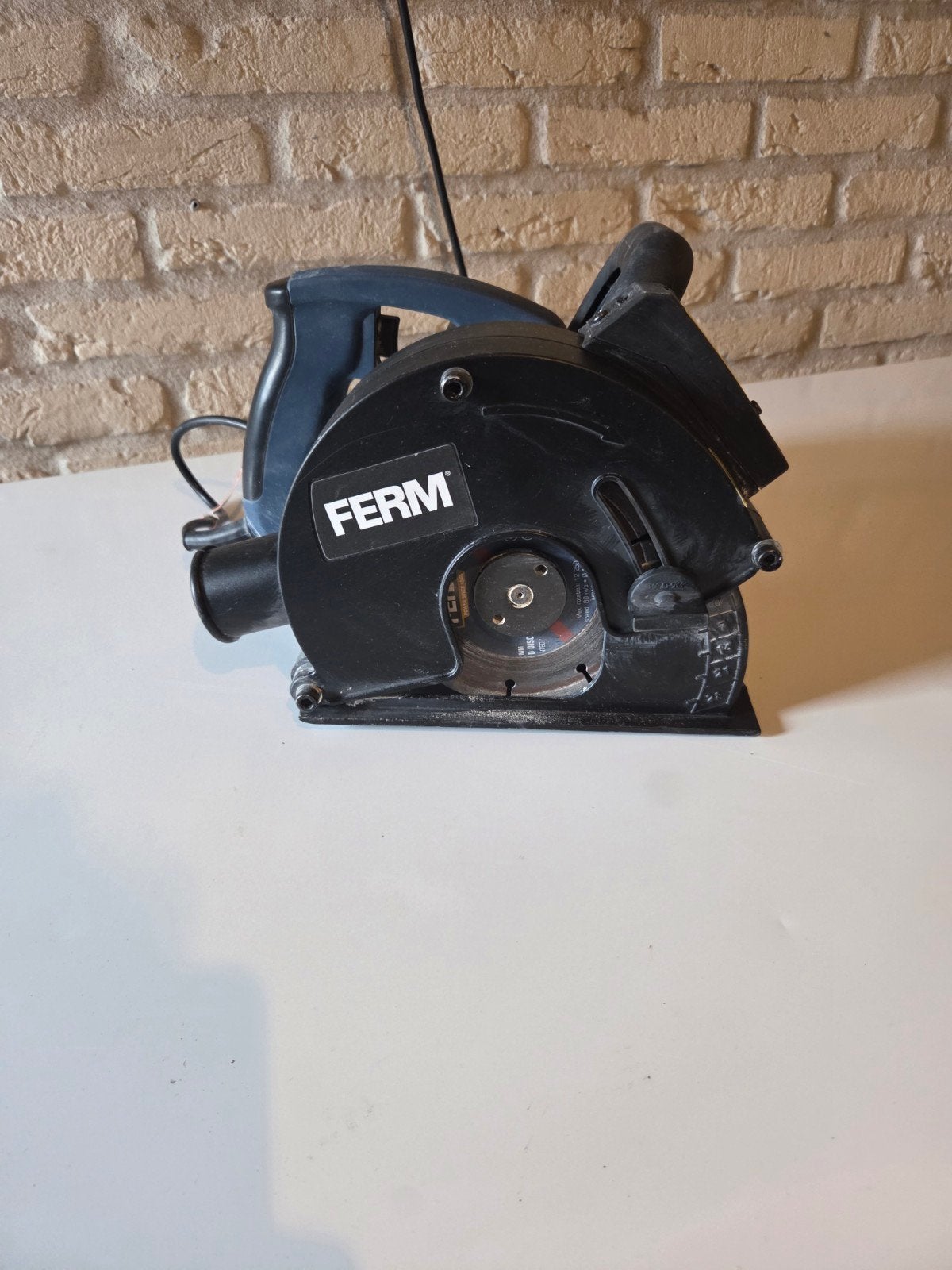 FERM sleuvenfrees, Doe-het-zelf en Verbouw, Gereedschap | Zaagmachines, Minder dan 30 mm, Invalzaag, Ophalen of Verzenden, 1200 watt of meer