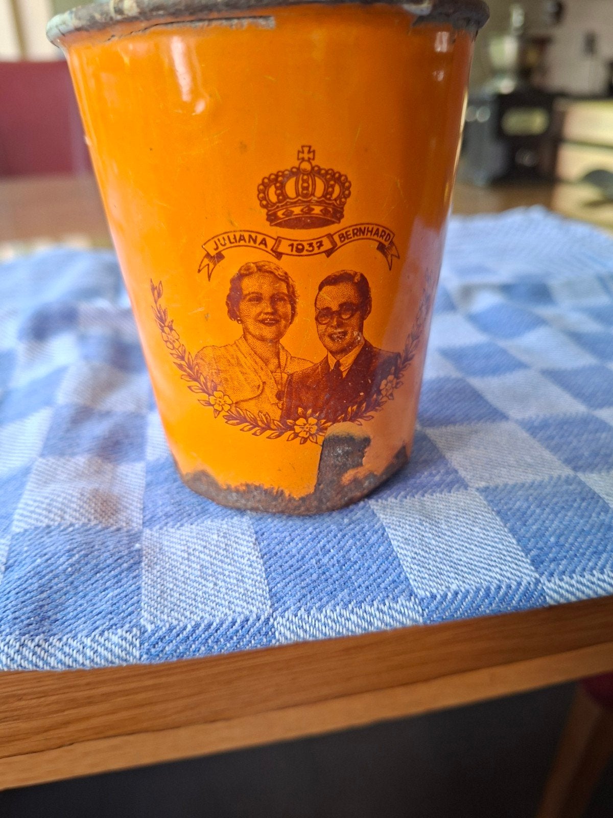 Oud roestig emaille bekertje Juliana en Bernhard 1937, Antiek en Kunst, Ophalen of Verzenden