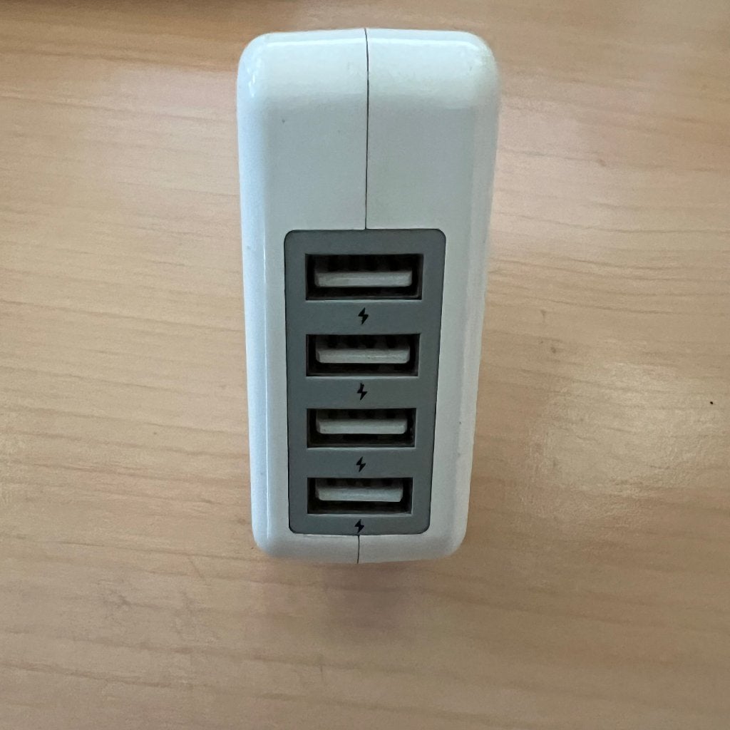 WE-LOAD QSC-400 4-poorts USB-wandoplader, Computers en Software, Overige Computers en Software, Ophalen of Verzenden, Zo goed als nieuw