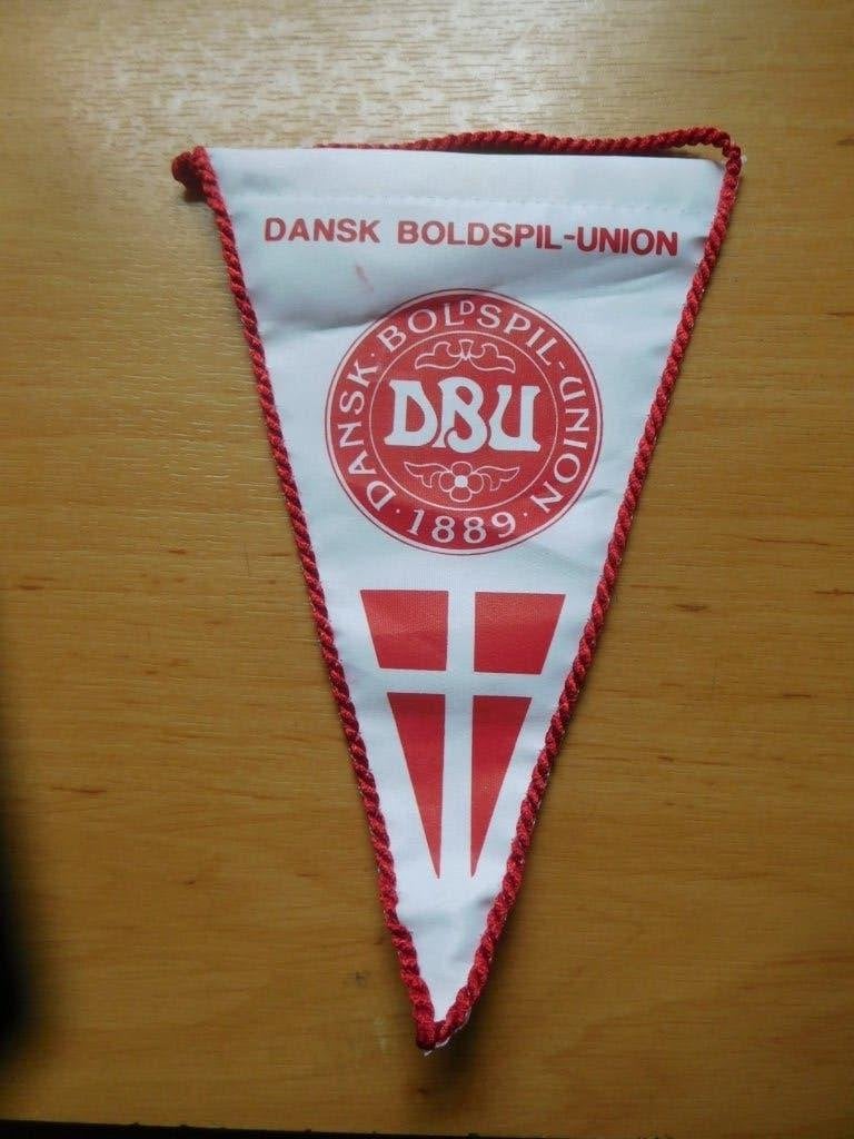 voetbal vaantje Deense voetbalbond, Verzenden, Zo goed als nieuw, Buitenlandse clubs, Vaantje of Sjaal