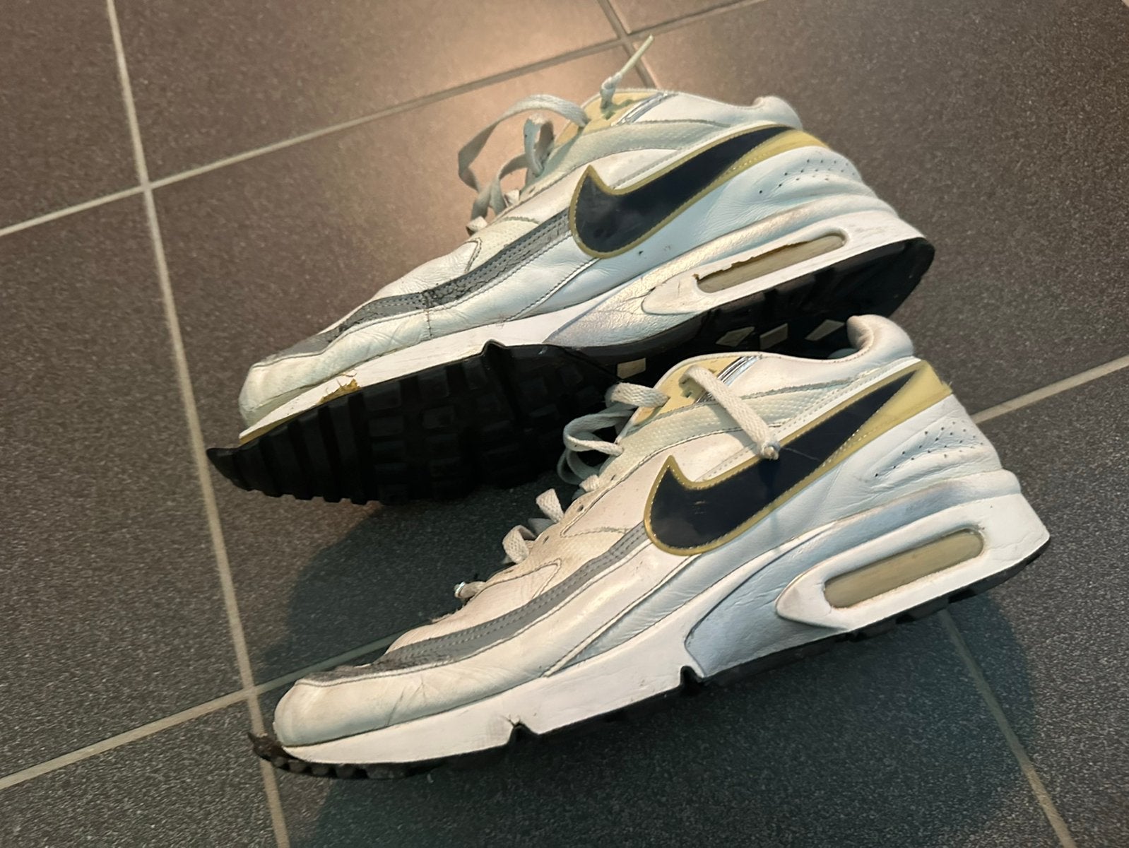 Nike Air Max Maat 46 versleten, Wit, Ophalen of Verzenden, Sneakers of Gympen, Gedragen