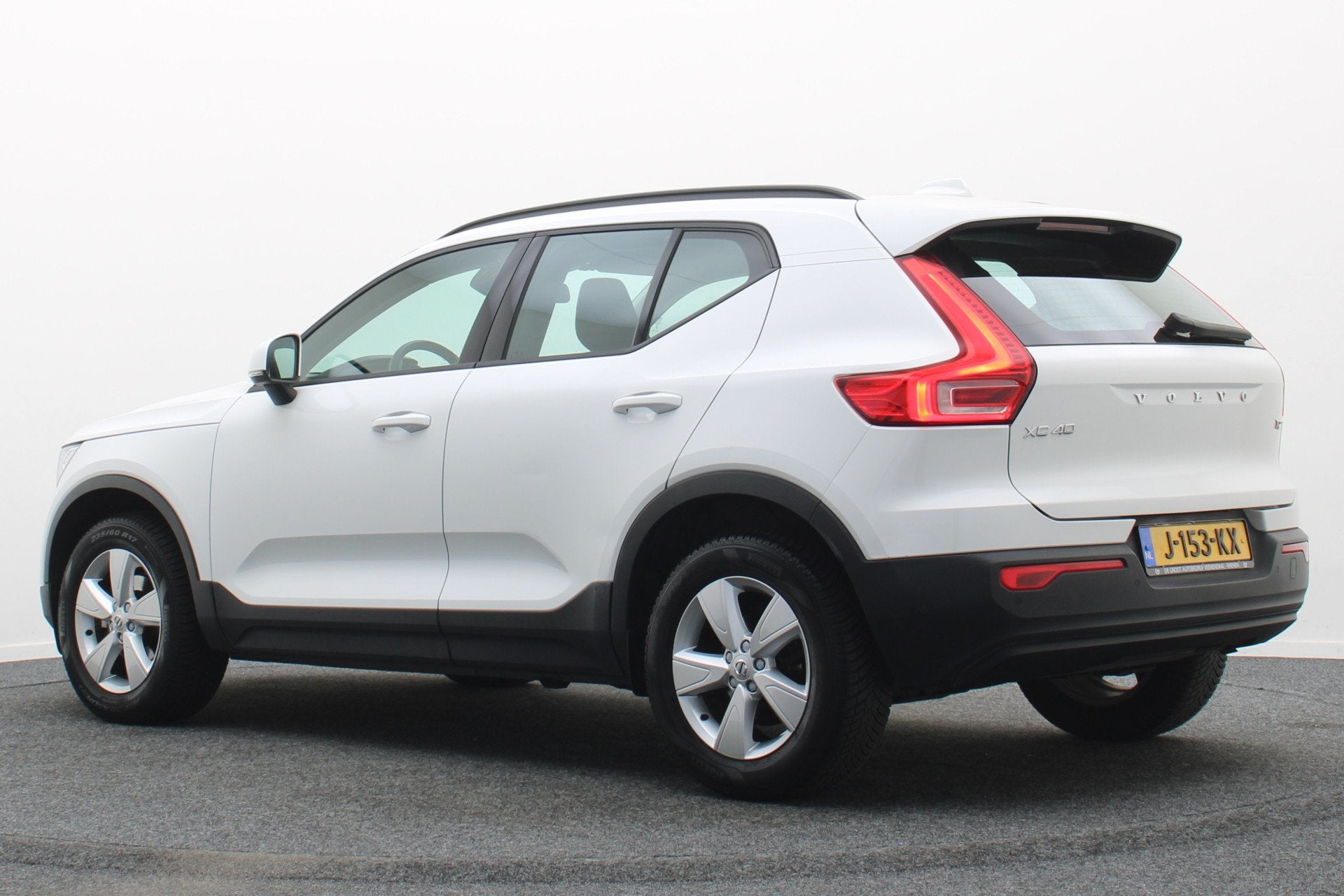 Volvo XC40 1.5 T2 Momentum Core Automaat Camera, Apple Carpl, Gebruikt, Wit, Origineel Nederlands, Bedrijf