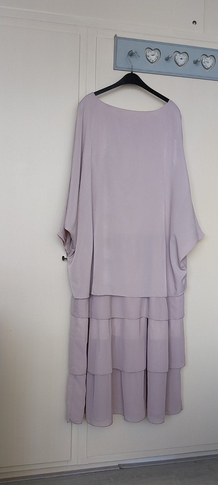 Nieuwe zilvergrijs/beige avondjurk., Galajurk, Maat 46/48 (XL) of groter, Nieuw, Ophalen of Verzenden