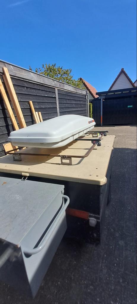 Compacte vouwwagen met dakkoffer, Ophalen