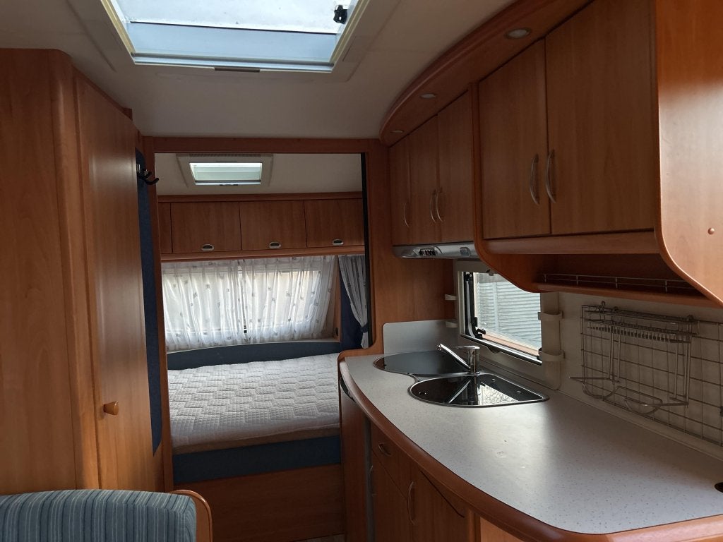 Hobby 440 SF De luxe Easy 2006 VAST BED,FIETSENREK, Hobby-Wohnwagenwerk Ing. Harald Striewski GmbH, Hobby, Schokbreker, Tot en met 4