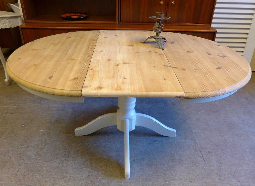 Foto 18 van Prachtige zwarte ronde uitschuifbare eettafel