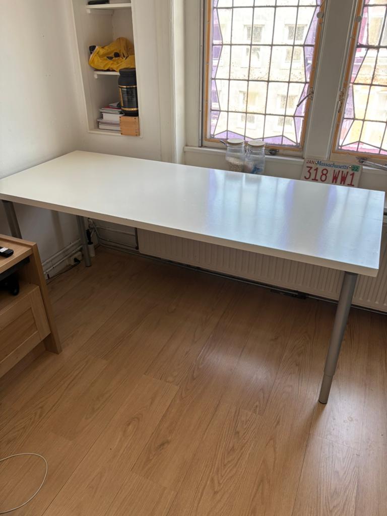 Ruime IKEA bureautafel, Ophalen, Zo goed als nieuw