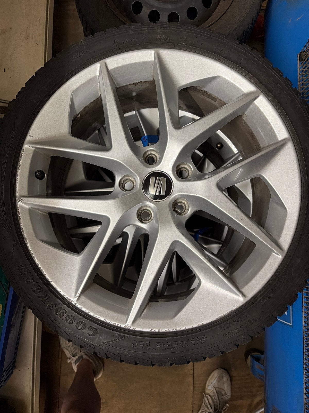 Winterbanden met velgen - Goodyear 225/40R18, Auto-onderdelen, Banden en Velgen, Ophalen, 18 inch, Gebruikt, Banden en Velgen