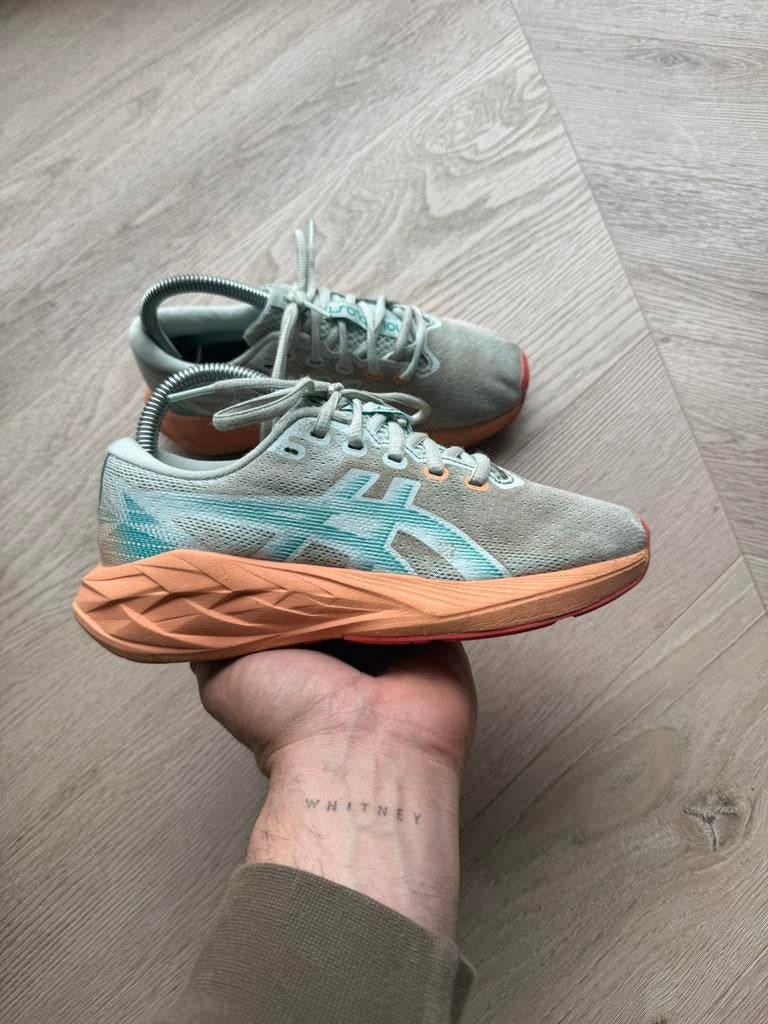 Asics novablast 36, Ophalen of Verzenden, Zo goed als nieuw, Sneakers of Gympen