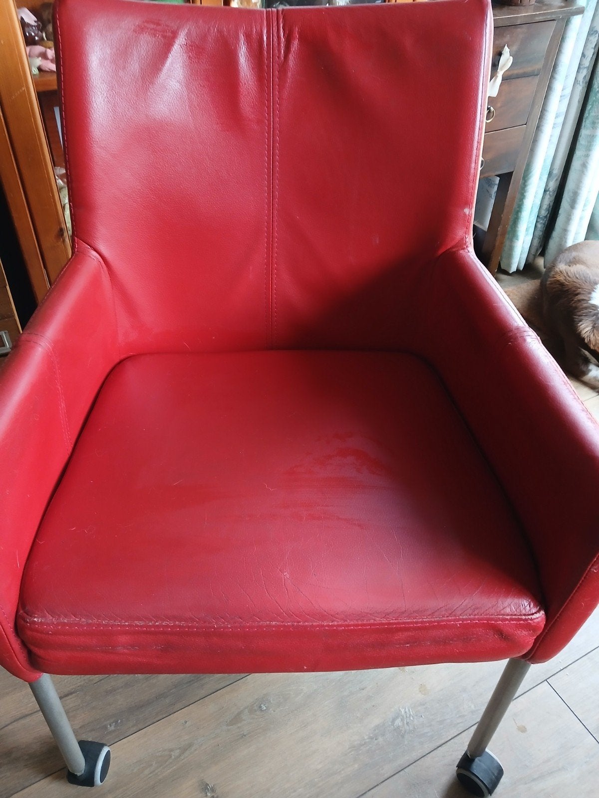 4 rood leren stoelen met wieltjes., Ophalen, Gebruikt, Vier, Modern