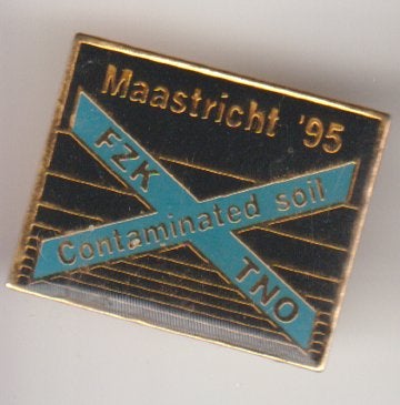 Maastricht FZK TNO.. vintage pin, Verzenden, Zo goed als nieuw