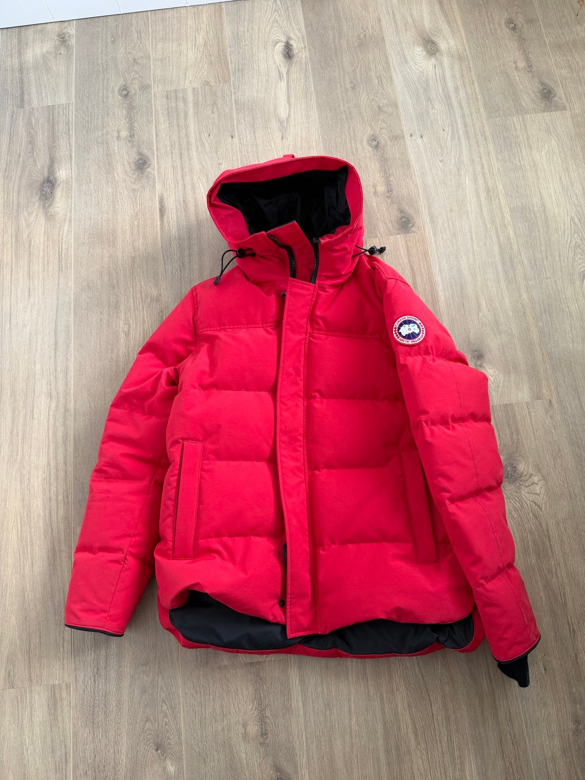 Canada Goose Macmillan Jas Rood Maat L, Ophalen of Verzenden, Zo goed als nieuw, Maat 52/54 (L), Rood