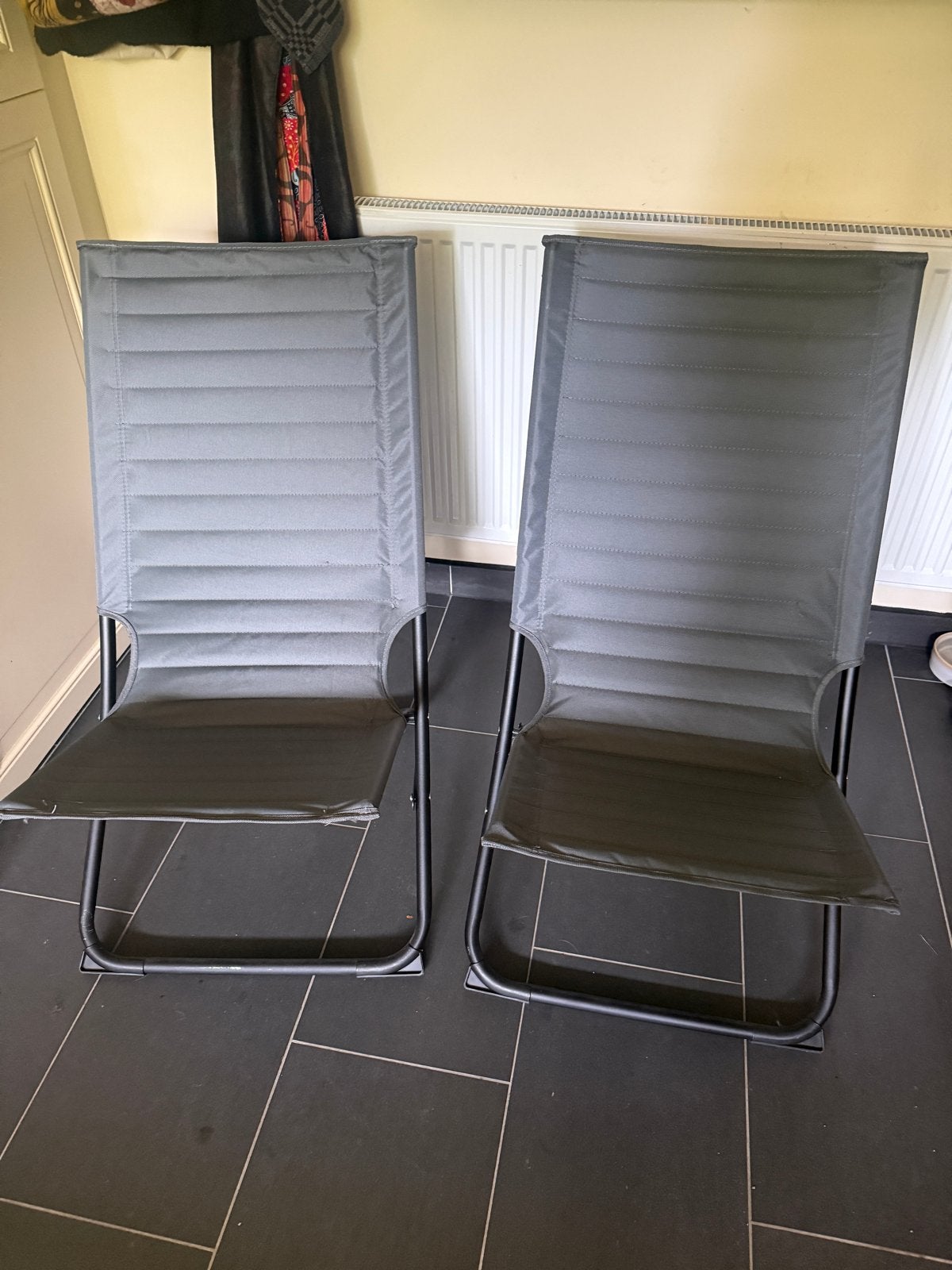 Opklapbare grijze stoelen - Zo goed als nieuw, Ophalen, Twee, Zo goed als nieuw, Stof