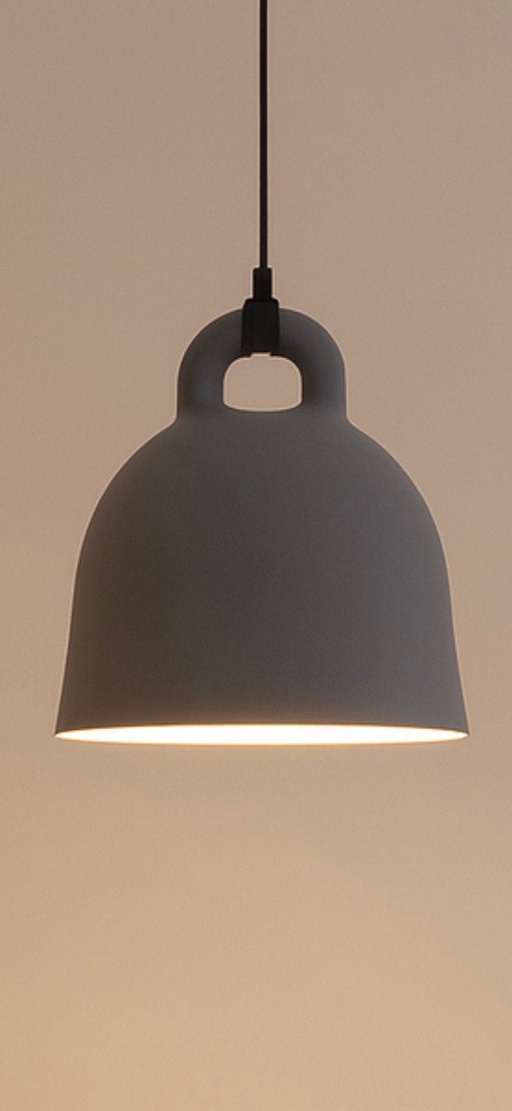 2x Normann Copenhagen Bell Medium grijs hanglamp, Ophalen, E27 (groot), Zo goed als nieuw, 2x Normann Copenhagen Bell Medium grijs hanglamp