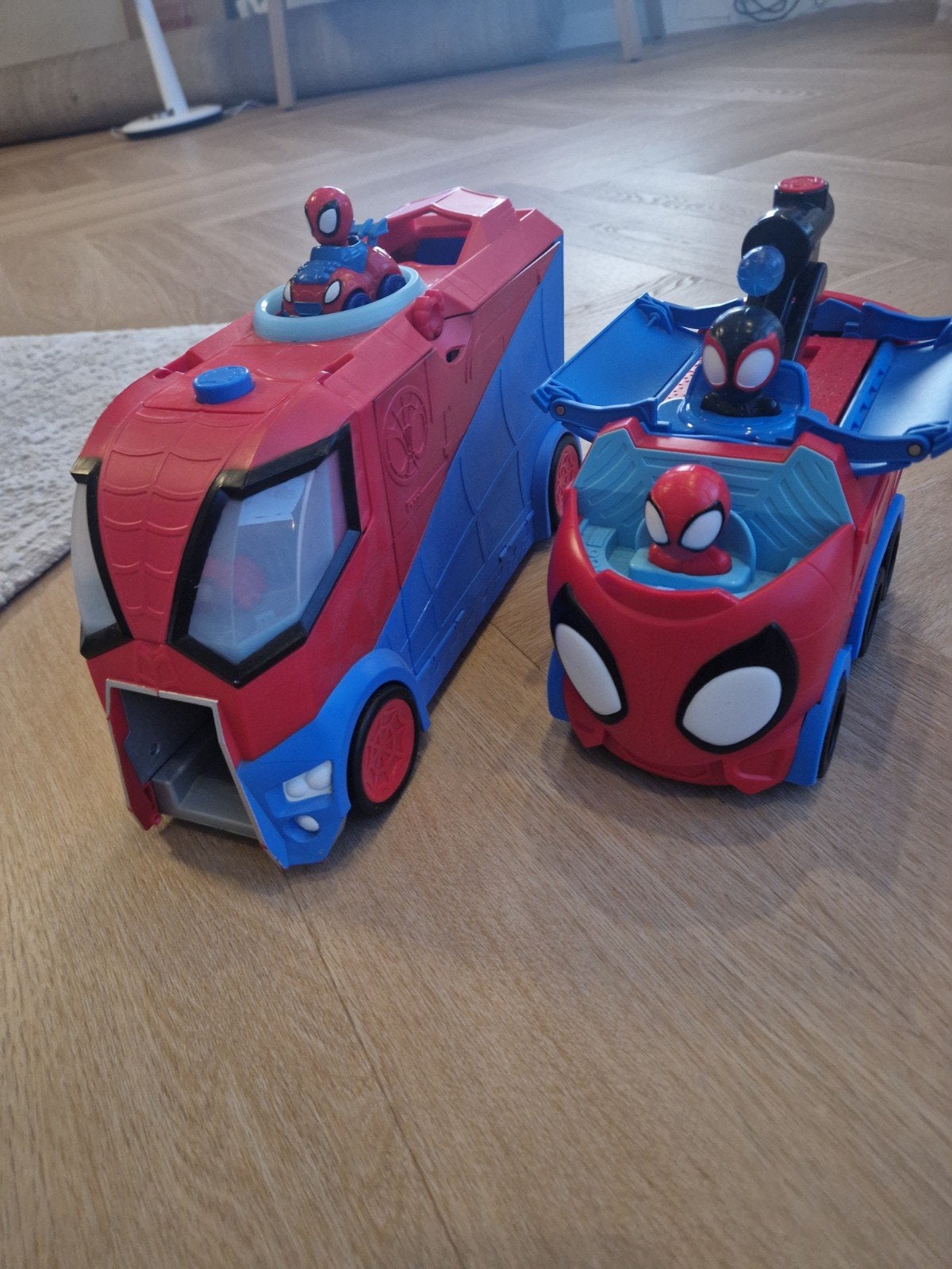 Spiderman speelset met transporter en auto, Kinderen en Baby's, Speelgoed | Speelgoedvoertuigen, Ophalen, Gebruikt