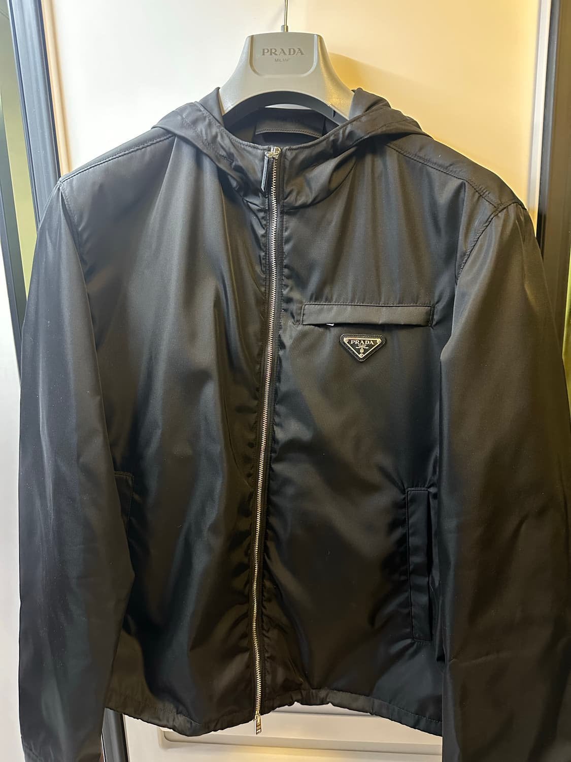 Prada Nylon windjack + originele kassabon, Ophalen, Zo goed als nieuw