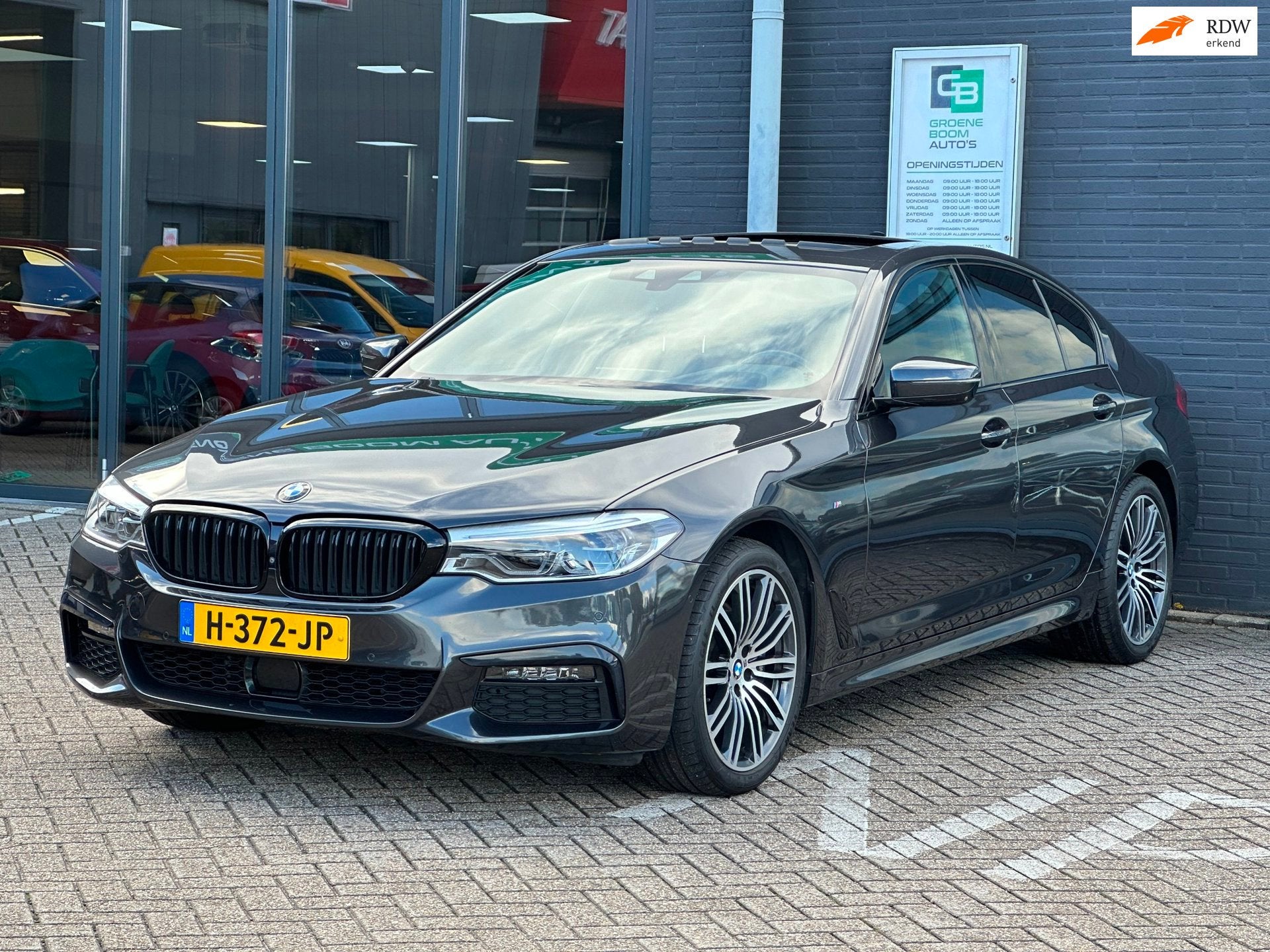 BMW 5-serie 530i High Executive/PANO-DAK/LEDER/CAMERA/DEALER, Auto's, Automaat, Achterwielaandrijving, Euro 6, 4 cilinders
