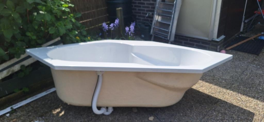 Nieuw ruim hoekbad, Ophalen, Nieuw, Bad