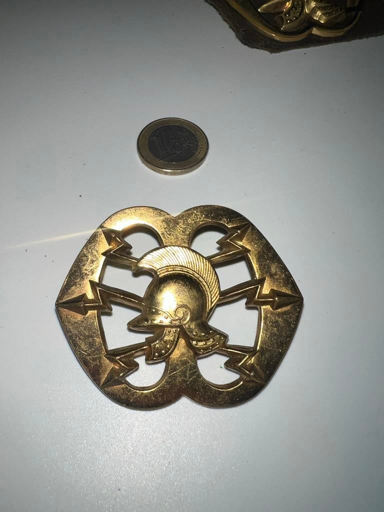 Vintage Militair Embleem - Romeinse Helm, Ophalen of Verzenden, Gebruikt