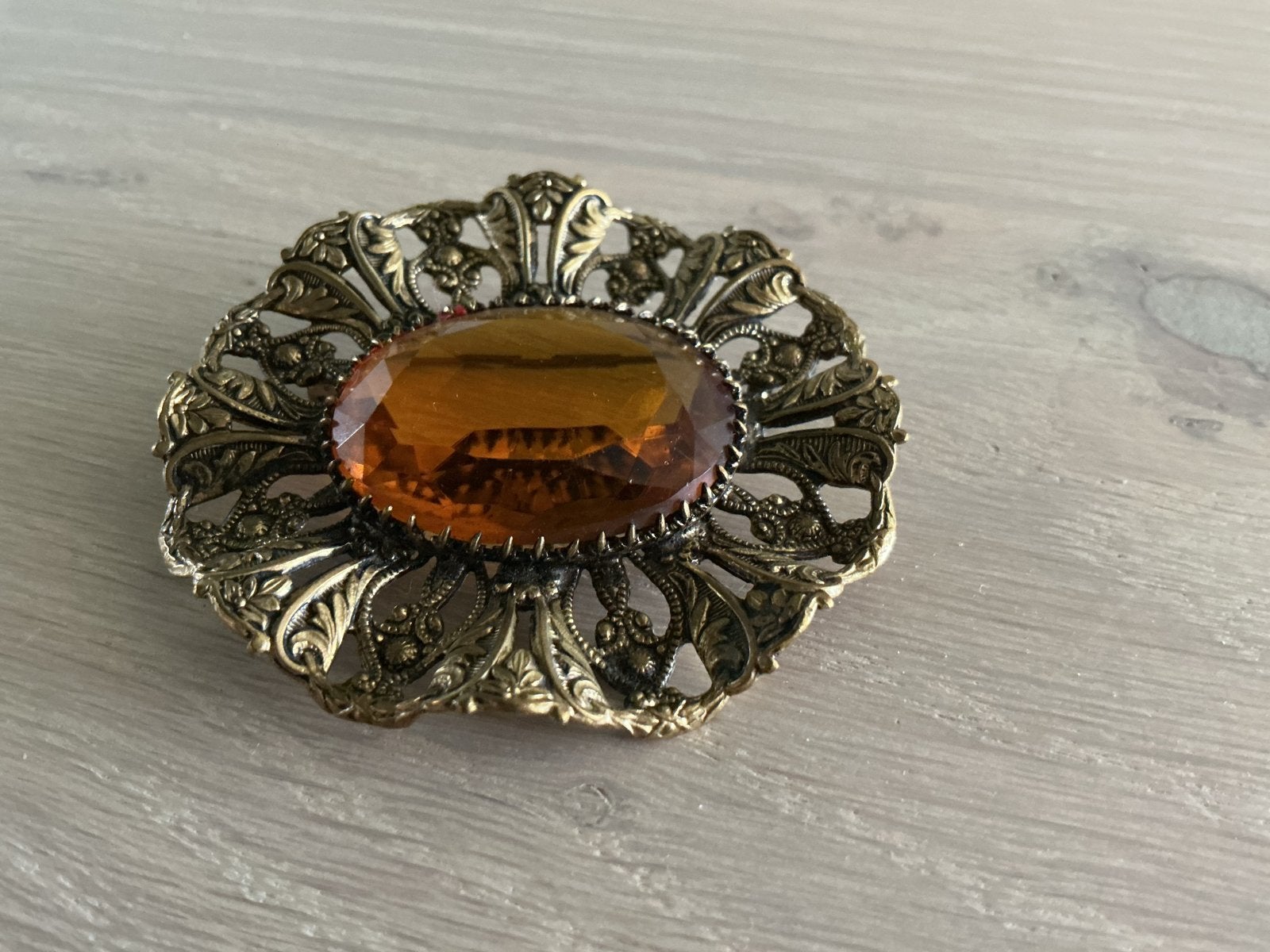Vintage Koperkleurige Broche met Amberkleurige Steen, 4 tot 7 cm, Bruin, Ophalen of Verzenden, Met edelsteen