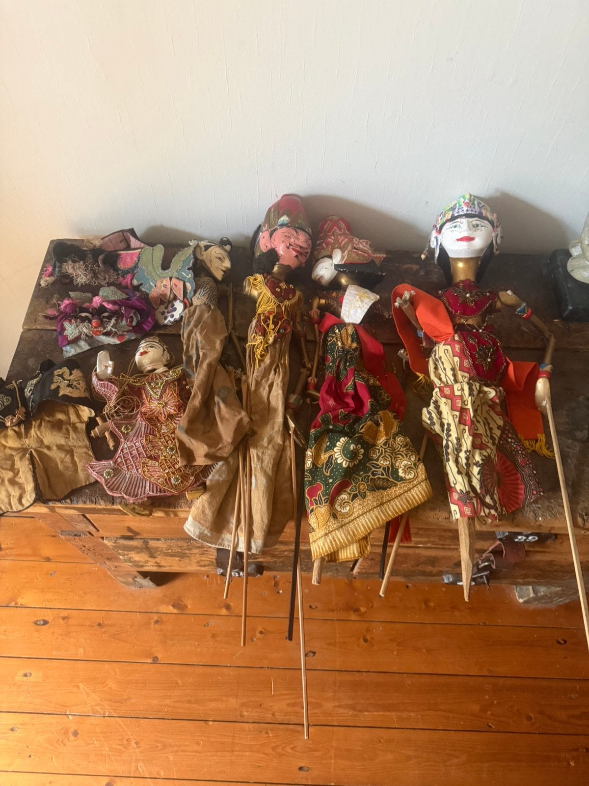 5 oude wajang golek poppen en paar ( soort) mutsjes ?, Ophalen of Verzenden
