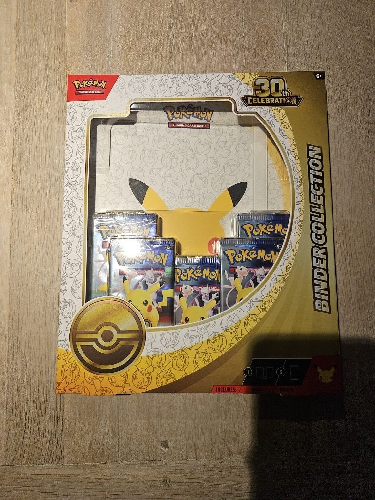 Pokémon TCG: Binder Collection - 30th Celebration, Ophalen, Nieuw, Booster, Foil