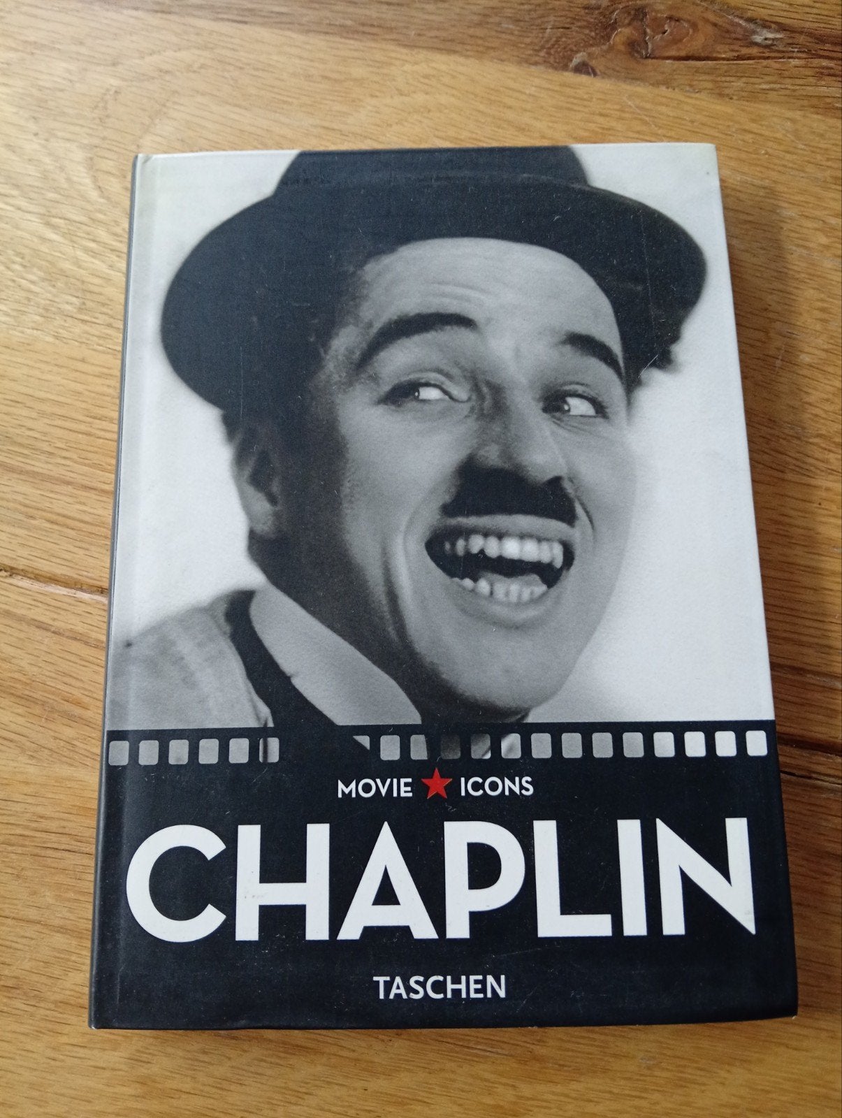 Movie Icons: Chaplin - Taschen Boek, Gelezen, Personen, Ophalen of Verzenden, Charlie Chaplin
