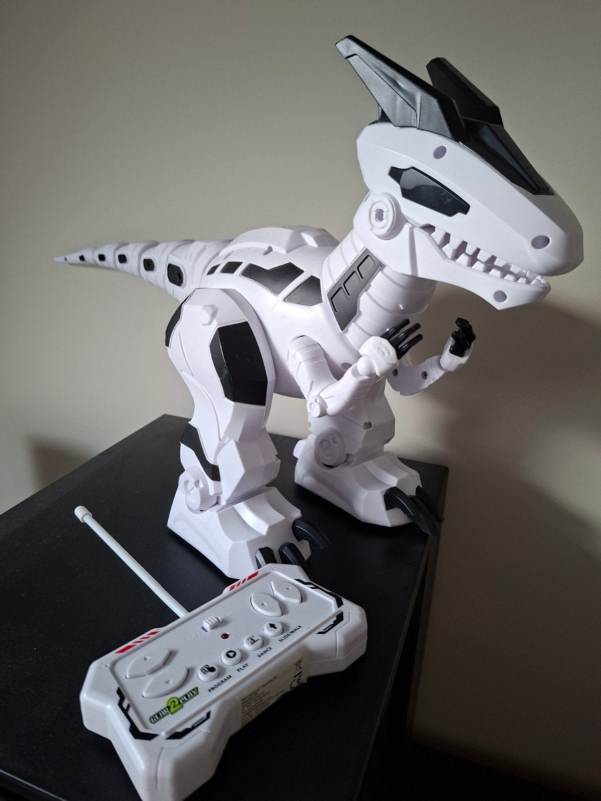 Radiografisch bestuurbare robot dinosaurus van Gear2Play., Ophalen