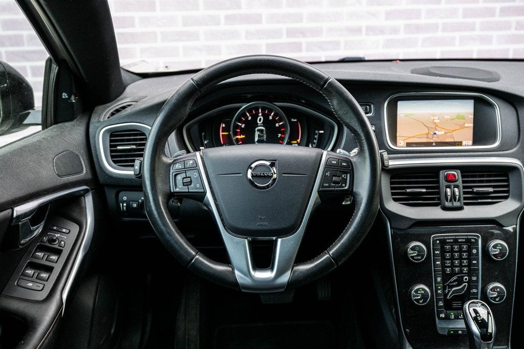 Volvo V40 Cross Country 1.5 T3 Polar+ Luxury | Lederen Bekle, 12 maanden, 1498 cc, 4 cilinders, Beige