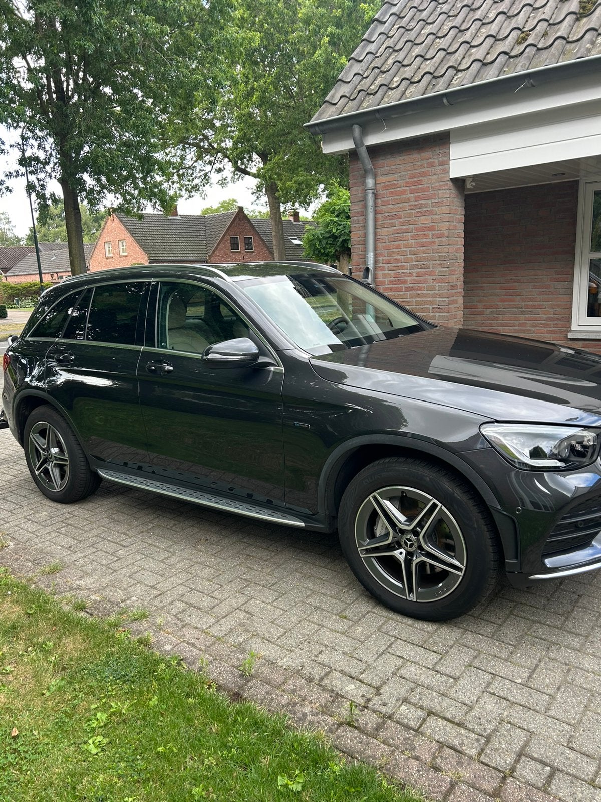 Mercedes-Benz GLC 300e 320pk 4MATIC 9G-TRONIC 2021 Grijs, Automaat, Bluetooth, Beige, 4 cilinders
