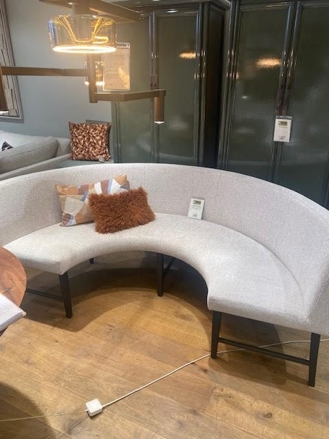 Ronde ultimate lounge Eetbank (showmodel winkel Den Haag), Ophalen, Hout, Overige kleuren, Nieuw