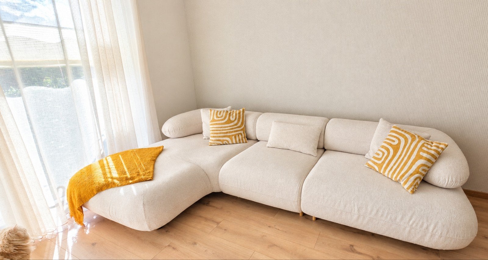 Moderne Hoekbank - Crèmekleurig en Comfortabel, Ophalen, 250 tot 300 cm, Modern, Scandinavisch, 100 tot 125 cm