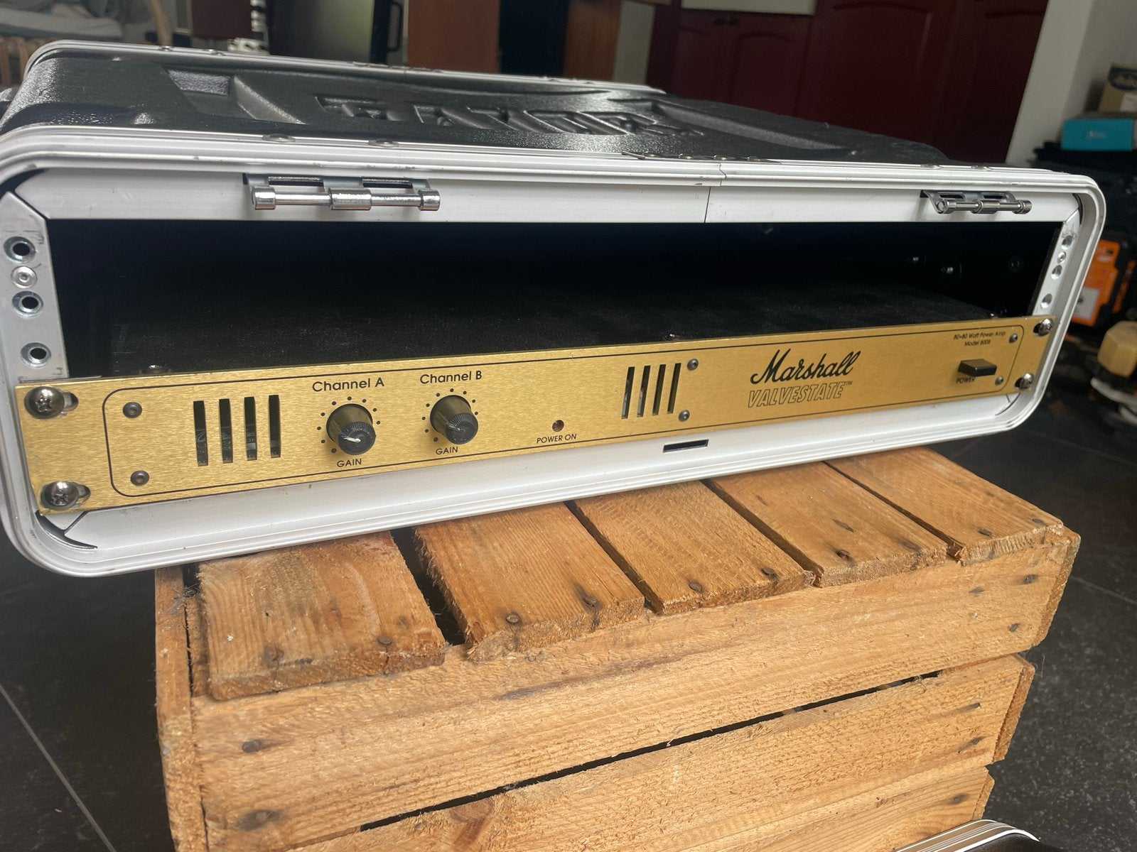 Marshall 8008 Stereo Gitaar Eindversterker 1U + Gatorcase, Ophalen of Verzenden, Gebruikt, Gitaar, 100 watt of meer