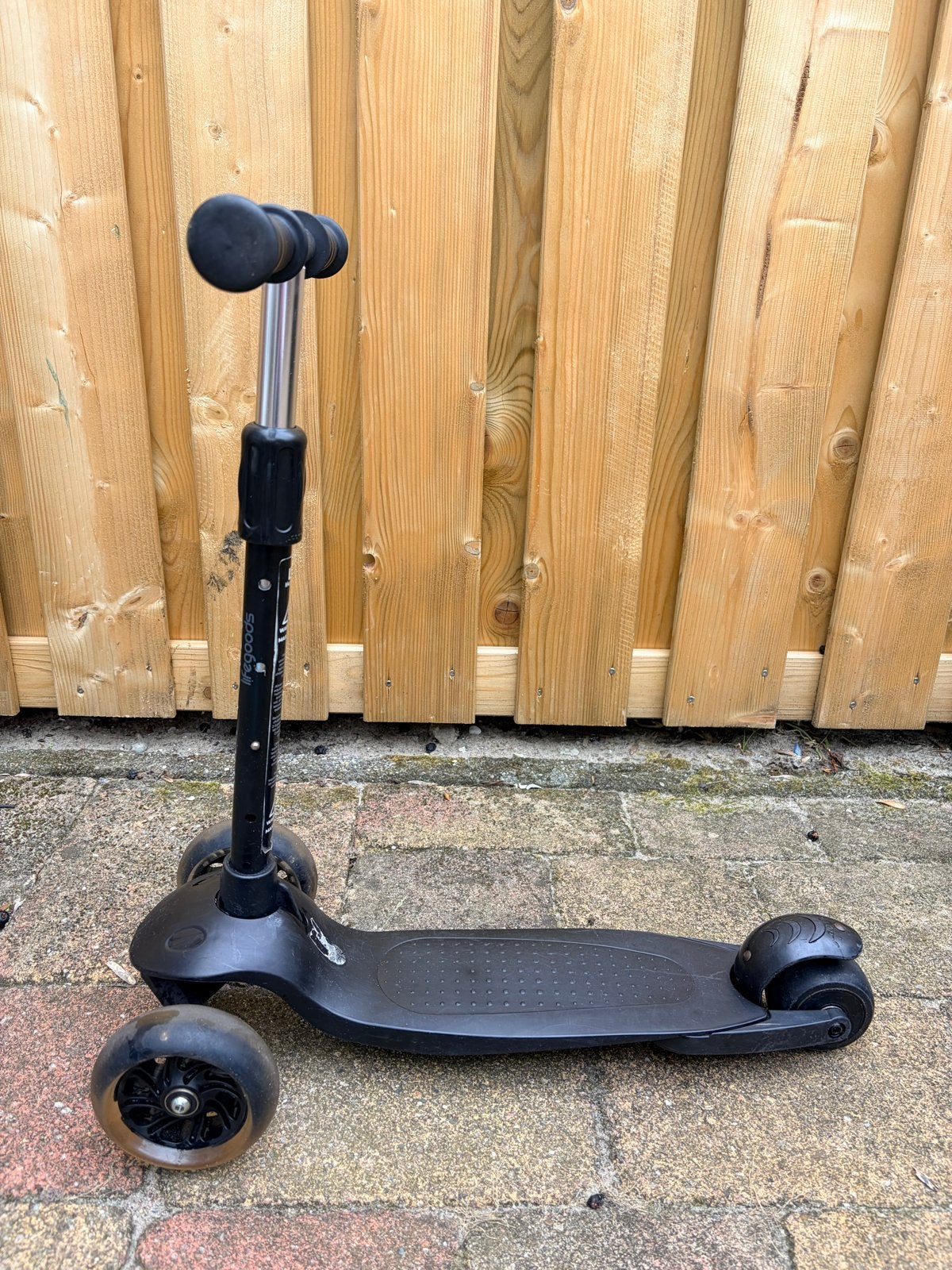 Lifegoods Happystep step met LED-wielen, 2-5 jaar (max.50kg), Ophalen, Zo goed als nieuw, Gewone step