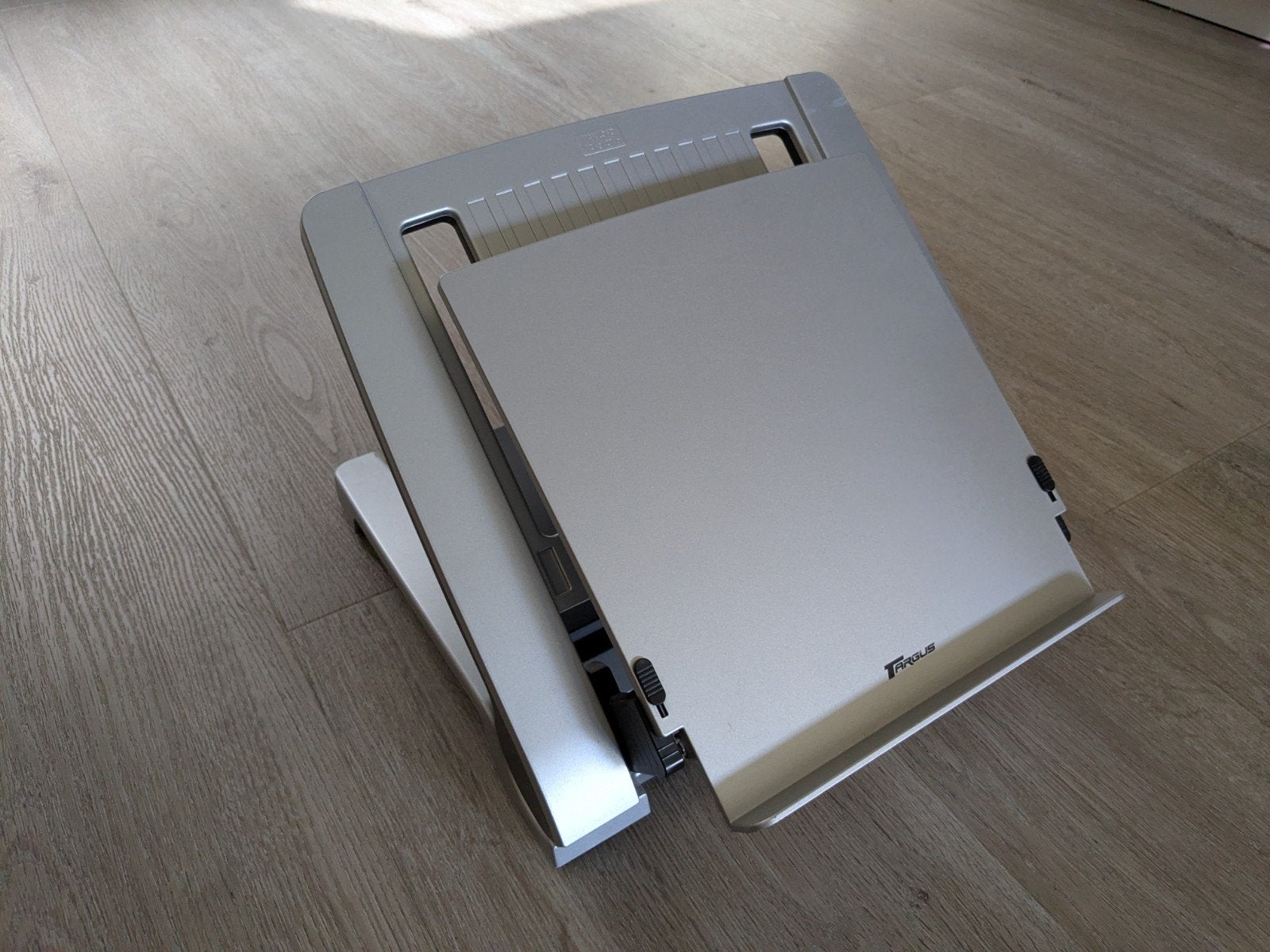 Targus laptop standaard met document houder, Ophalen, Gebruikt
