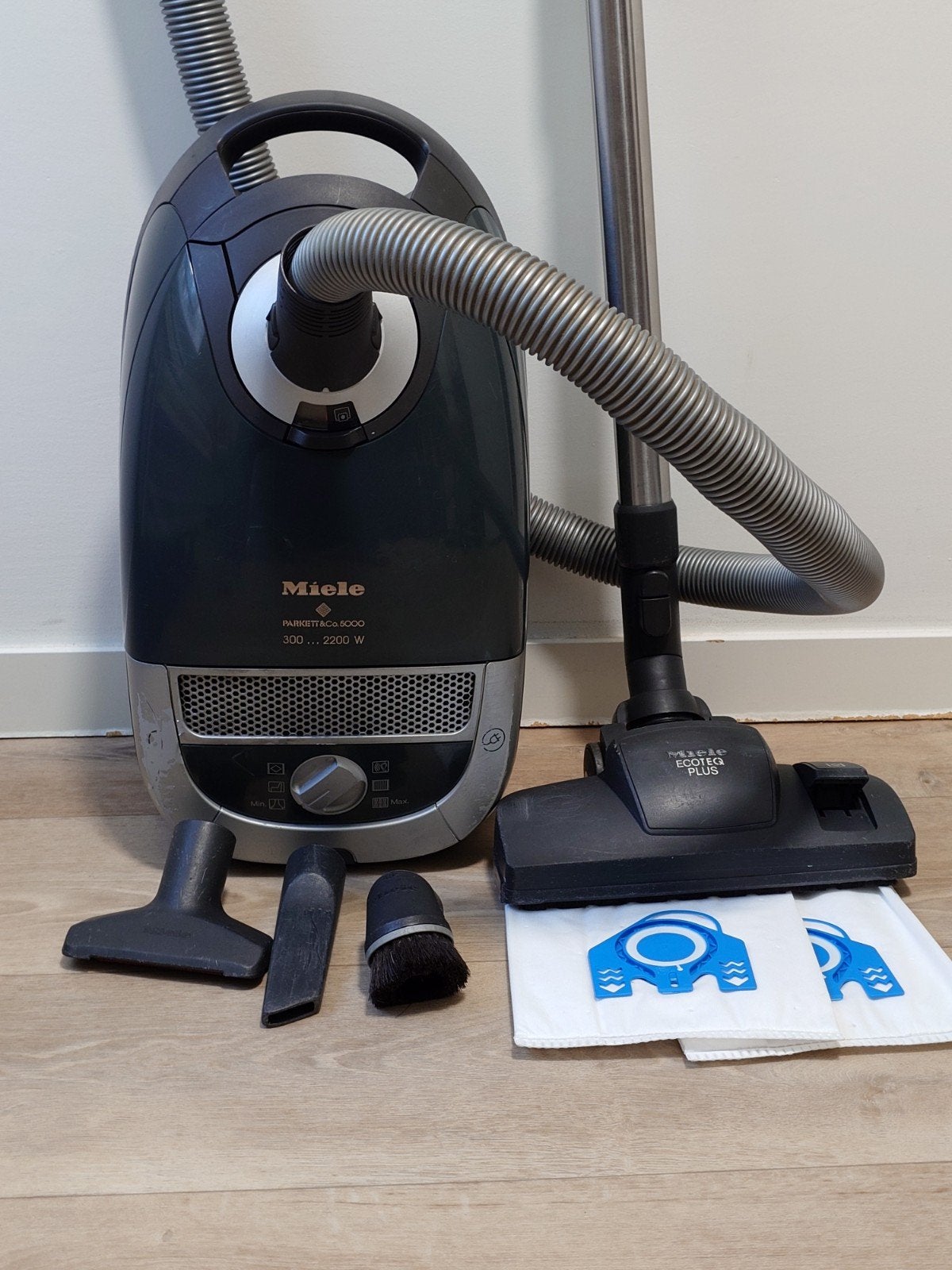 Stofzuiger Miele C2 2200W! | Gereviseerd, Stofzak, Refurbished, Ophalen of Verzenden, Miele