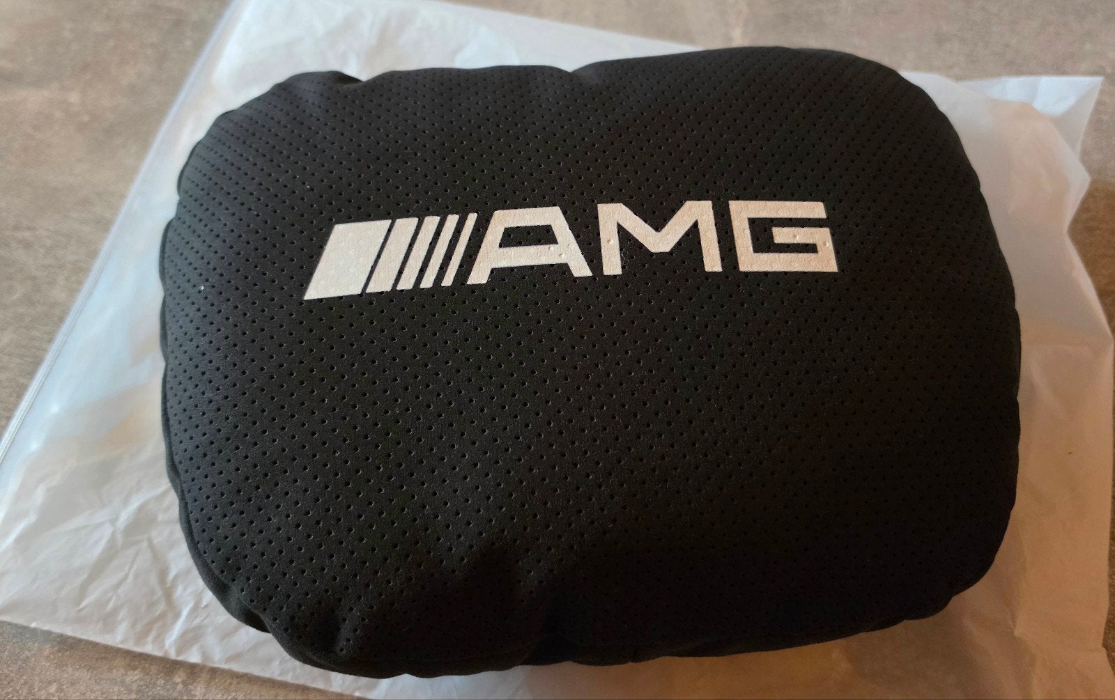 Mercedes-Benz AMG Hoofdkussen / Nekkussen, Auto diversen, Ophalen of Verzenden, Zo goed als nieuw