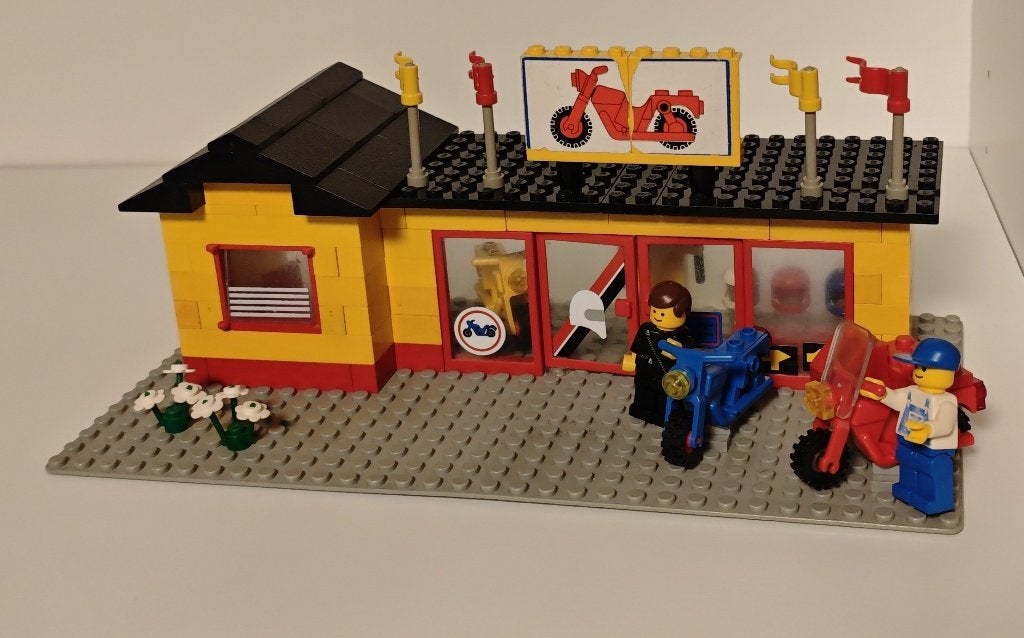 Lego 6373 Motorwinkel met minifiguren en bouwinstructies, Gebruikt, Lego, Ophalen of Verzenden, Complete set