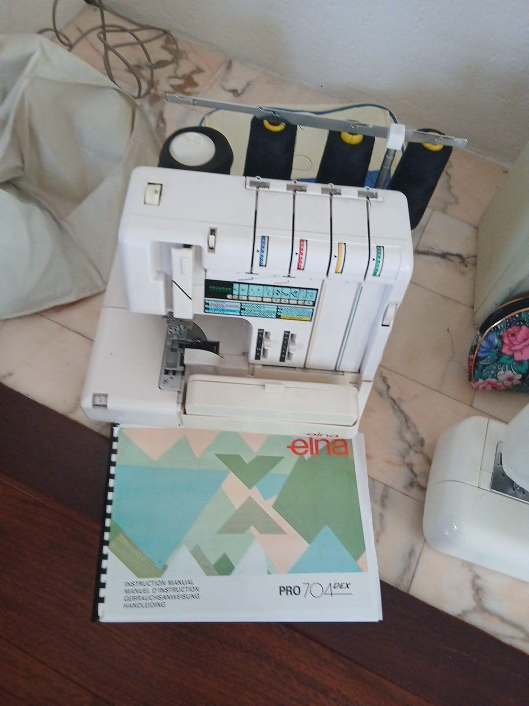 Elna Pro 704 DEX overlock / coverlock machine met handleidin, Ophalen, Gebruikt, Lockmachine