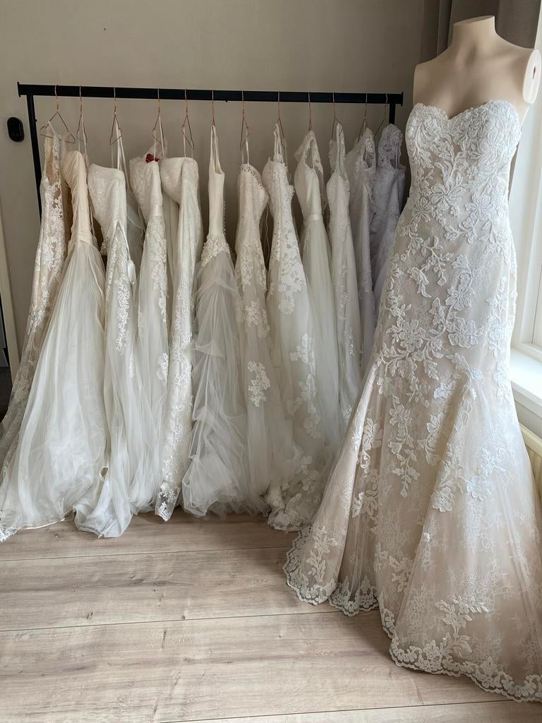 Een 40-tal Sample Sale Bruidsjurken Te Koop, Ophalen, Gedragen, Wit, Trouwjurk