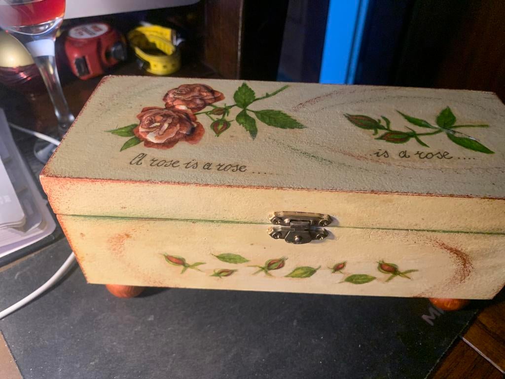 Theekistje met bloemen, Huis en Inrichting, Woonaccessoires | Kisten, Ophalen of Verzenden, Gebruikt, Overige houtsoorten, Minder dan 50 cm