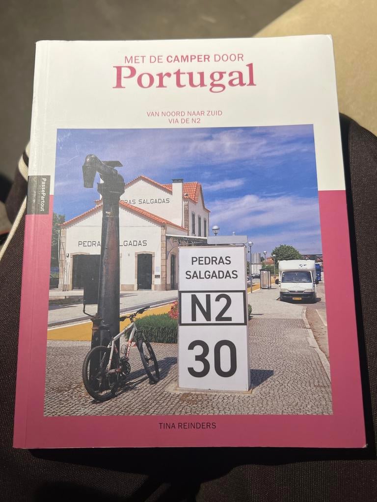 Met de camper door Portugal - Van Noord naar Zuid via de N2, Overige merken, Europa, Ophalen of Verzenden, Zo goed als nieuw