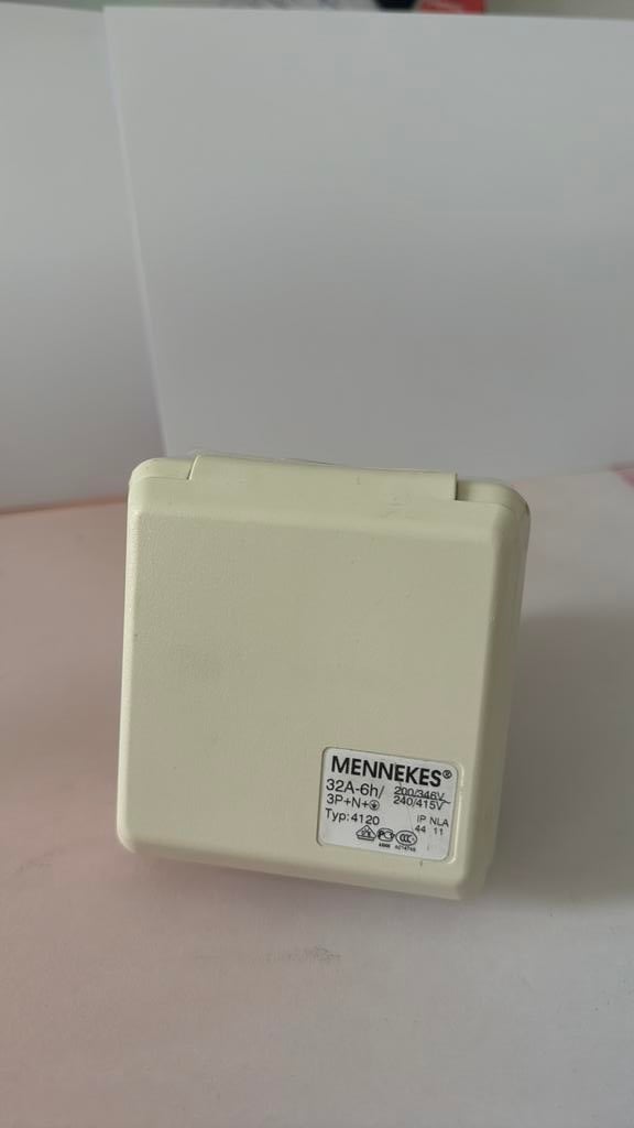 mennekes wandcontactdoos, Ophalen of Verzenden, Zo goed als nieuw, Stopcontact