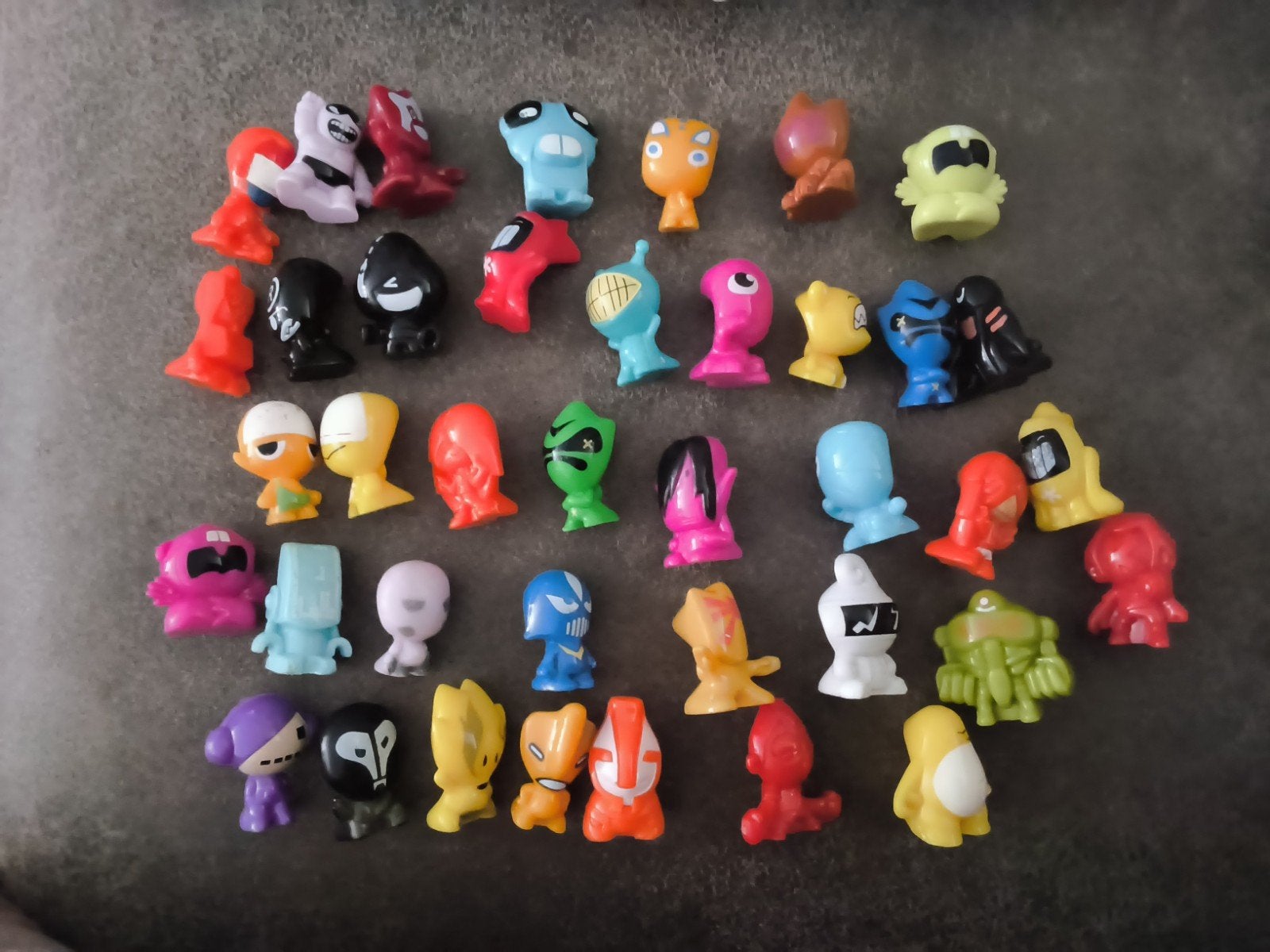 39 Gogo's Crazy Bones figuren - diverse kleuren en series, Verzamelen, Ophalen of Verzenden, Gebruikt
