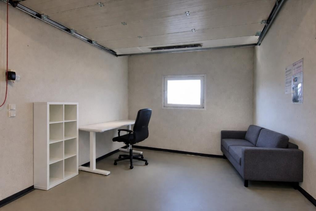 Privé hobby- / werkruimte (12m²) - gemeubileerd - Roosendaal, Huizen en Kamers, Minder dan 20 m², Overige regio's