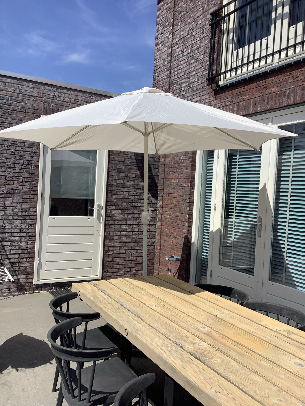 Nieuwe creme / zandkleur parasol voor tuin/ terras, 3 meter., Tuin en Terras, Parasols, Ophalen, Kantelbaar, 2 tot 3 meter, Zo goed als nieuw