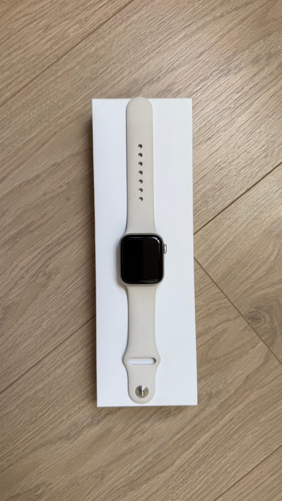 Apple Watch SE 3 starlight