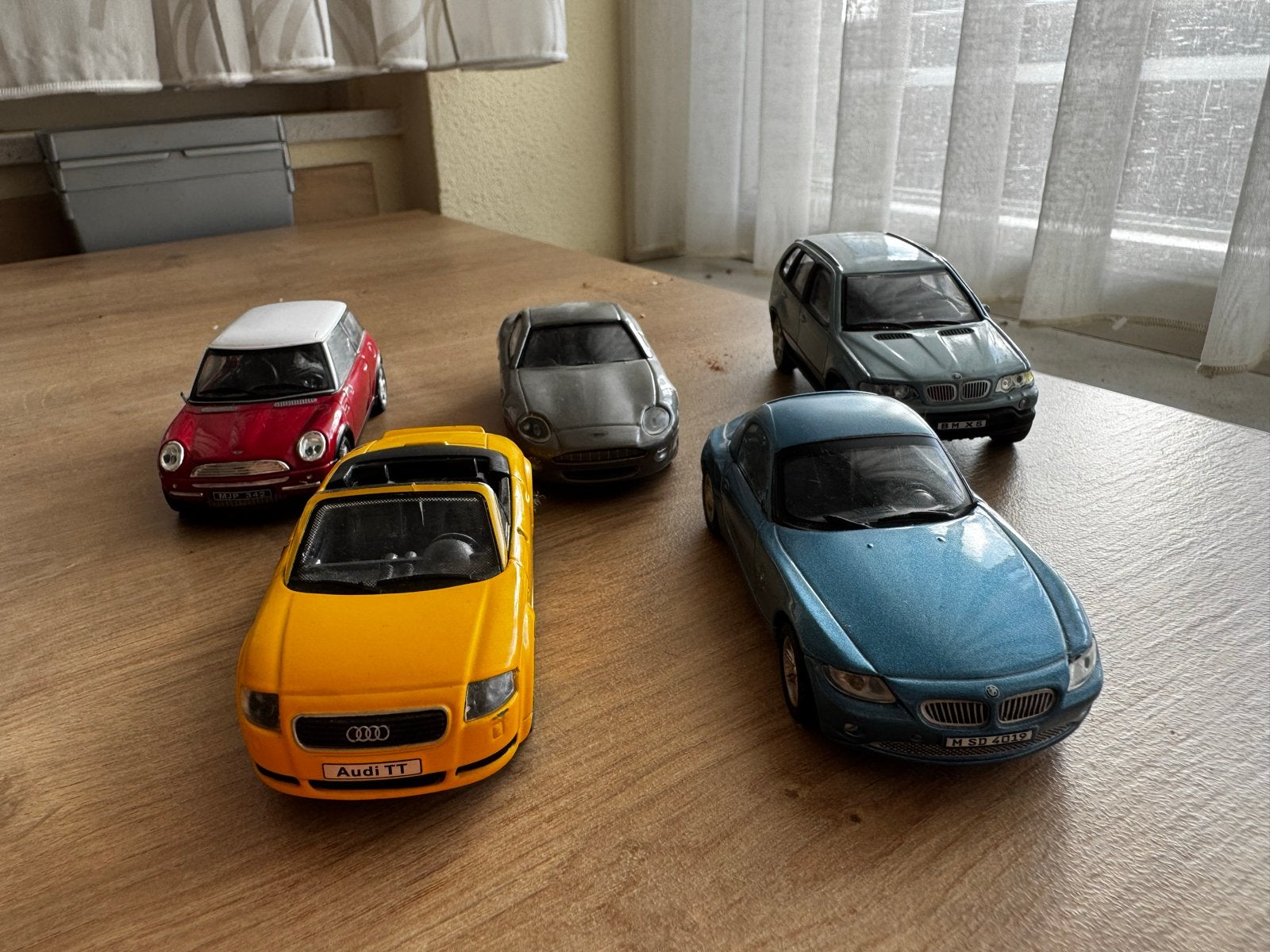 Set van 5 modelauto's: Mini, Audi, Aston Martin, BMW, Hobby en Vrije tijd, Ophalen of Verzenden, Gebruikt, Overige typen