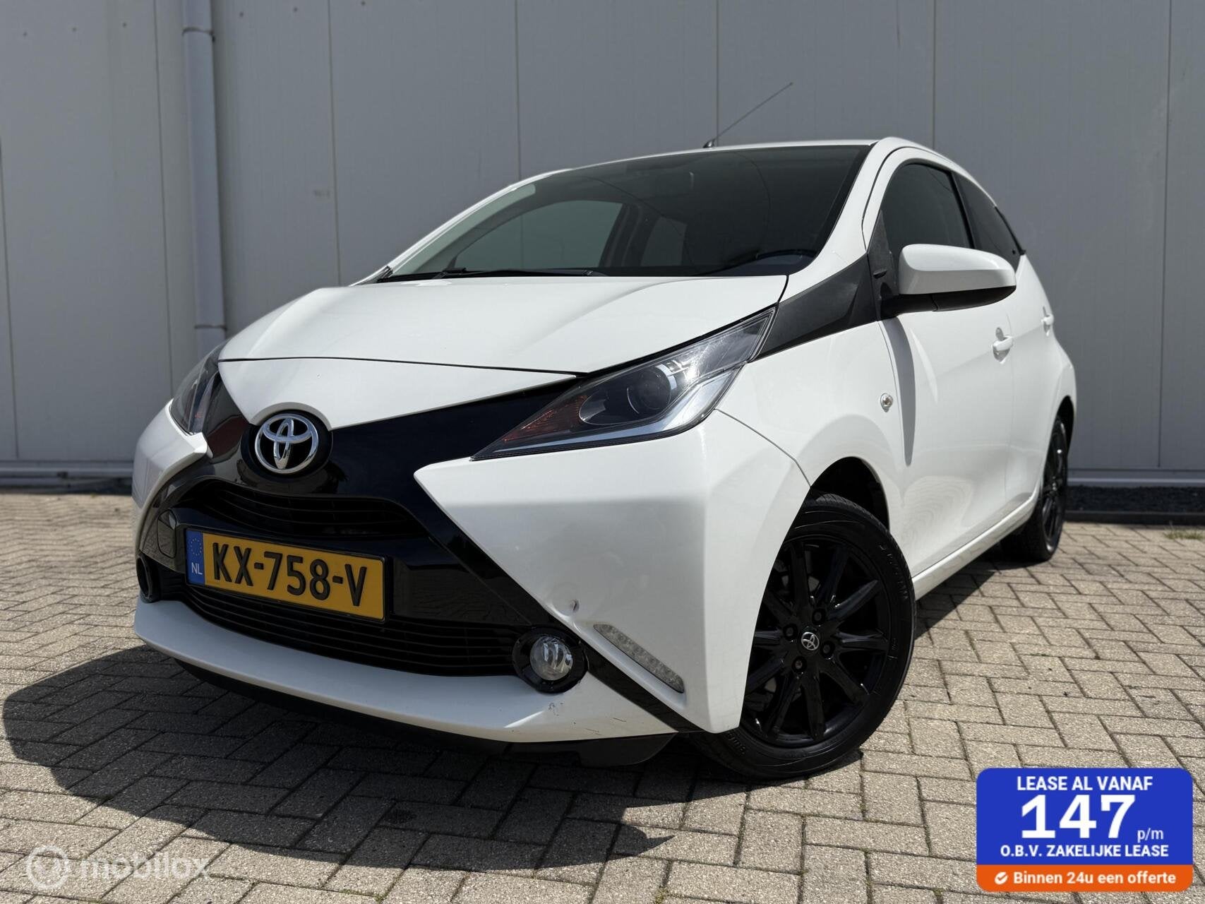 Toyota Aygo 1.0 VVT-i x-sport uitvoering Airco NAP LM velgen, Voorwielaandrijving, Gebruikt, Euro 6, 4 stoelen
