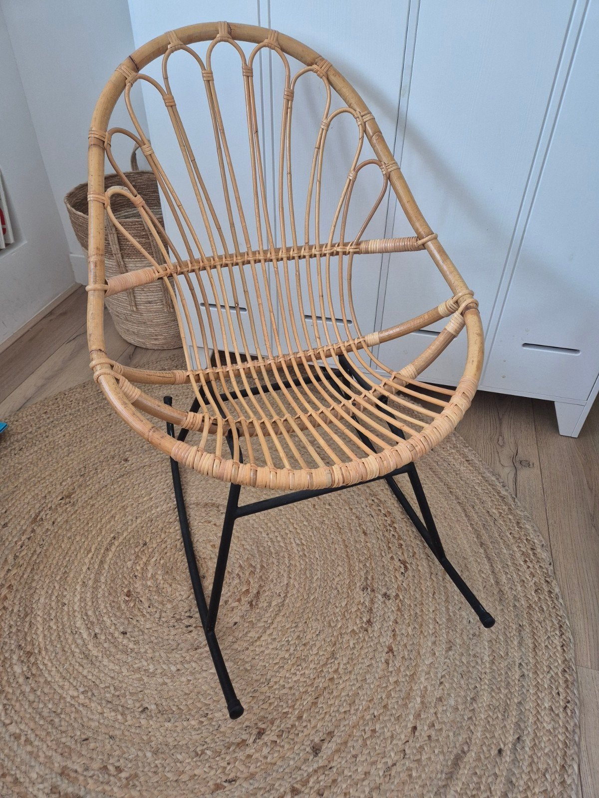 Rotan schommelstoel met metalen onderstel, Ophalen, Overige kleuren, Bohemian, Modern, Zo goed als nieuw